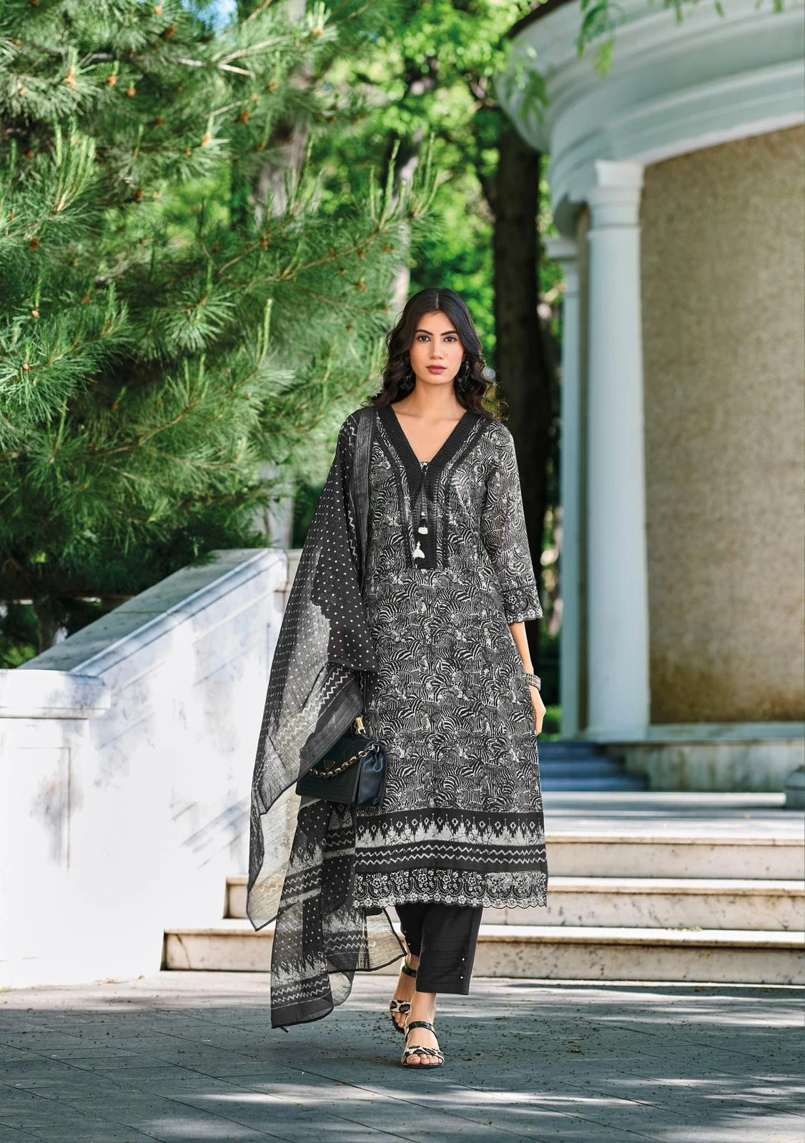 Kailee Fashion Izhaar Vol 3 Pure Linen Wholesale Pakistani Readymade Salwar Suit Catalog — Wholesale Pakistani Suits, Kailee Fashion wholesale from Surat - Gallery Image 4